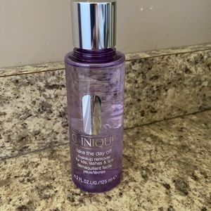 Clinique take the day off